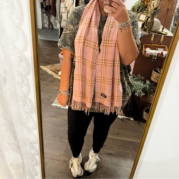 Burberry Pink and Tan Checkered Scarf 100% cashmere - Picture 5 of 6